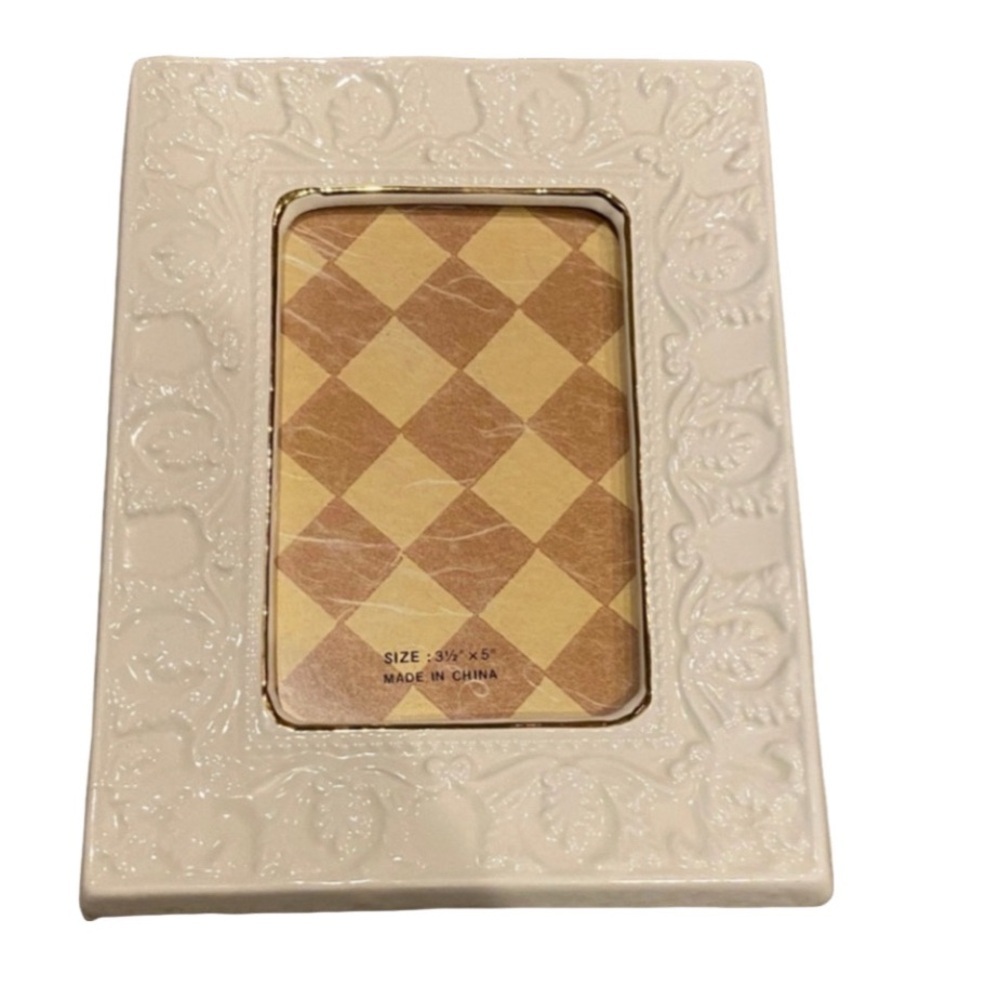 Decorative Ceramic Off White Photo Frame with Glass. 3.5 x 5”